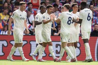 Nottingham Ormanı oyuncuları 24 Ağustos 2025 'te İngiltere' nin Selhurst Park kentinde oynanan Kristal Saray - Nottingham Forest maçında golü kutladılar.