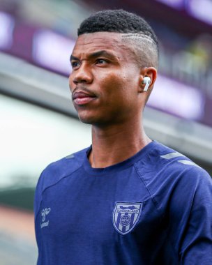 Sunderland 'dan Reinildo Mandava, İngiltere' nin Burnley şehrinde oynanan Premier Lig karşılaşması öncesinde stadyuma geldi.