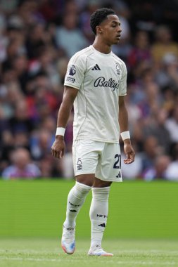 Nottingham Ormanı 'ndan Omari Hutchinson Premier Lig maçı sırasında Kristal Saray, Nottingham Ormanı' na karşı Selhurst Park, Londra, 24 Ağustos 2025