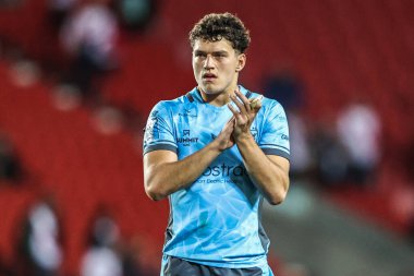 Hull FC 'den Lewis Martin, Betfred Süper Lig 23. Maç sonrası St Helens vs Hull FC maçında taraftarları alkışlıyor.