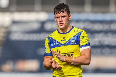 Warrington Wolves 'tan Josh Thewlis, 24 Ağustos 2025' te İngiltere 'nin Accu Stadyumu' nda oynanan Betfred Süper Lig 23. Raundda oynanan Huddersfield Giants - Warrington Wolves maçında taraftarları alkışlıyor.