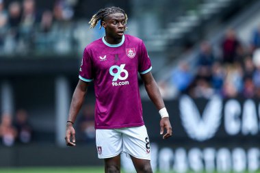 Burnley 'den Lesley Ugochukwu Premier Lig maçı sırasında Burnley - Sunderland Turf Moor, Burnley, Birleşik Krallık' ta, 23 Ağustos 2025