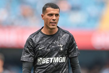 Tottenham Hotspur 'dan Pedro Porro Premier League maçında ısınma turunda Manchester City ile Tottenham Hotspur arasında Etihad Stadyumu, Manchester, İngiltere, 23 Ağustos 2025