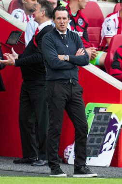 Premier Lig maçında Aston Villa 'nın Unai Emery teknik direktörü Brentford, Aston Villa' ya karşı Gtech Community Stadyumu, Londra, 23 Ağustos 2025
