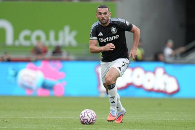 Aston Villa takımından JohnMcGinn Premier Lig maçında Brentford Aston Villa 'ya karşı Gtech Community Stadyumu, Londra, 23 Ağustos 2025