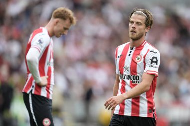 Brentford 'dan Mathias Jensen Premier Lig maçı sırasında Brentford, Aston Villa' ya karşı Gtech Community Stadyumu, Londra, 23 Ağustos 2025
