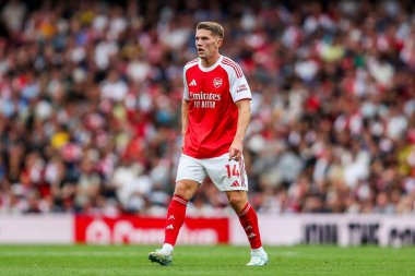 Arsenal 'den Viktor Gyokeres, 23 Ağustos 2025' te Birleşik Krallık 'taki Emirates Stadyumu' nda oynanan Premier League maçında Arsenal 'e karşı Leeds United maçını izliyor.