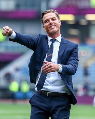 Burnley 'nin Scott Parker teknik direktörü, Burnley' nin 23 Ağustos 2025 'te Turf Moor, Burnley, İngiltere' de oynadığı Premier League maçı sonrasında kutlama yaptı.