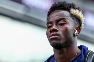 Sunderland 'dan Simon Adingra, İngiltere' nin Burnley, Burnley şehrinde oynanan Premier League maçı öncesinde stadyuma geldi.