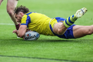 Warrington Wolves 'tan Toby King, 24 Ağustos 2025' te İngiltere 'nin Huddersfield Stadyumu' nda oynanan Betfred Süper Lig 23. Maçı 'nda Huddersfield Giants' a karşı Warrington Wolves maçına gidiyor.