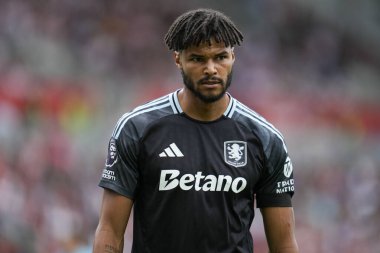 Aston Villa takımından Tyrone Mings Premier League maçında Brentford, Aston Villa 'ya karşı Gtech Community Stadyumu, Londra, 23 Ağustos 2025