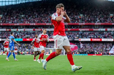 Arsenal 'den Viktor Gyokeres, 23 Ağustos 2025' te İngiltere 'nin başkenti Londra' daki Emirates Stadyumu 'nda oynanan Premier League maçında 5-0' lık galibiyetini kutluyor.