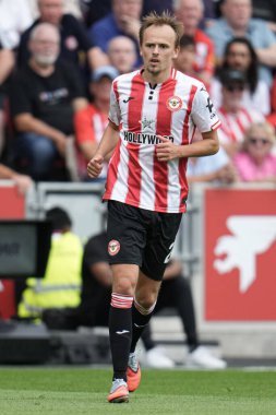 Brentford 'dan Mikkel Damsgaard Premier League maçı sırasında Brentford, Aston Villa' ya karşı Gtech Community Stadyumu, Londra, 23 Ağustos 2025