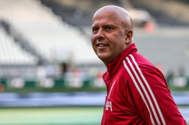 Liverpool 'un Arne Slot teknik direktörü, Premier Lig maçı sırasında St.James' s Park, Newcastle, İngiltere 'de oynanan Newcastle United maçına geldi.