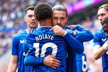 Everton 'dan Iliman Ndiaye, 24 Ağustos 2025' te Liverpool 'daki Liverpool Stadyumu' nda oynanan Premier League maçında Everton, Brighton ve Hove Albion maçında Jack Grealish ile yaptığı golü kutluyor.