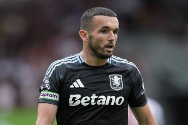 Aston Villa takımından JohnMcGinn Premier Lig maçında Brentford Aston Villa 'ya karşı Gtech Community Stadyumu, Londra, 23 Ağustos 2025