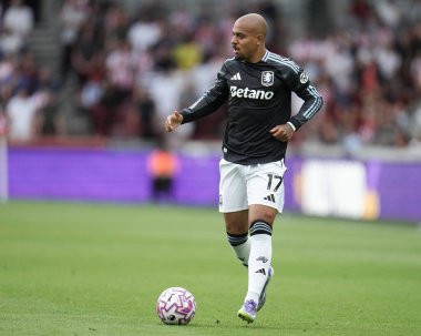 Aston Villa takımından Donyell Malen Premier Lig maçında Brentford - Aston Villa maçı sırasında Gtech Community Stadyumu, Londra, 23 Ağustos 2025