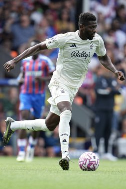 Nottingham Ormanı 'ndan İbrahim Sangar Premier Lig maçı sırasında Kristal Saray, Nottingham Ormanı' na karşı Selhurst Park, Londra, Birleşik Krallık, 24 Ağustos 2025