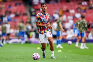 Arsenal 'den William Sthe, 23 Ağustos 2025' te Birleşik Krallık, Londra 'daki Emirates Stadyumu' nda oynanan Premier League karşılaşması öncesinde ısındı.