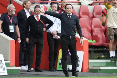 Premier Lig maçında Aston Villa 'nın Unai Emery teknik direktörü Brentford, Aston Villa' ya karşı Gtech Community Stadyumu, Londra, 23 Ağustos 2025