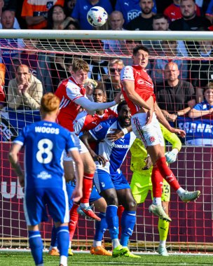 Fleetwood Town 'dan James Bolton ve Finley Potter, Fleetwood Ligi 2 maçında Fleetwood Town' a karşı Oldham Atletizm maçında 23 Ağustos 2025 'te İngiltere' nin Highbury Stadyumu 'nda karşı karşıya geldiler.