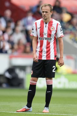 Brentford 'dan Mikkel Damsgaard Premier League maçı sırasında Brentford, Aston Villa' ya karşı Gtech Community Stadyumu, Londra, 23 Ağustos 2025