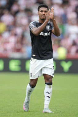 Aston Villa takımından Ollie Watkins Premier Lig maçında Brentford - Aston Villa maçı sırasında Gtech Community Stadyumu, Londra, 23 Ağustos 202