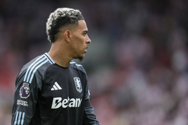 Aston Villa 'dan Morgan Rogers Premier Lig maçı sırasında Brentford-Aston Villa maçında Gtech Community Stadyumu, Londra, 23 Ağustos 2025