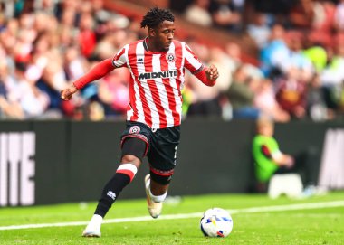 Sheffield United takımından Andre Brooks, 23 Ağustos 2025 'te Bramall Lane, Sheffield, İngiltere' de oynanan Sheffield United-Millwall maçında topa vuruyor.