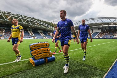 Warrington Wolves takımından Marc Sneyd, Betfred Süper Lig 23. Raundda Warrington Wolves 'a karşı oynadığı maçın ardından 24 Ağustos 2025' te İngiltere 'nin Accu Stadyumu' nda Warrington Wolves maçında sahadan ayrılıyor.
