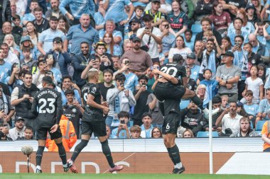 Tottenham Hotspur 'dan Joao Palhinha, Premier League maçında Manchester City Tottenham Hotspur' a karşı 23 Ağustos 2025 'te Etihad Stadyumu' nda 0-2 'lik galibiyet golünü kutluyor.