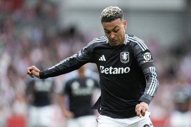 Aston Villa 'dan Morgan Rogers Premier Lig maçı sırasında Brentford-Aston Villa maçında Gtech Community Stadyumu, Londra, 23 Ağustos 2025