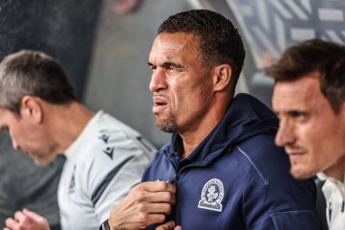 Valerien Ismael, Blackburn Rovers 'ın teknik direktörü Hull City ve Blackburn Rovers maçında 23 Ağustos 2025' te MKM Stadyumu 'nda karşılaştı.