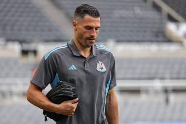 Newcastle Untie 'den Fabian Schar, Premier League maçı sırasında St.James' s Park, Newcastle, İngiltere 'de oynanan Newcastle United maçına geldi.