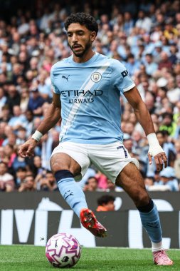 Manchester City 'den Omar Marmoush Premier Lig maçında topu alarak Manchester City' ye karşı Tottenham Hotspur 'a karşı Etihad Stadyumu, Manchester, 23 Ağustos 2025