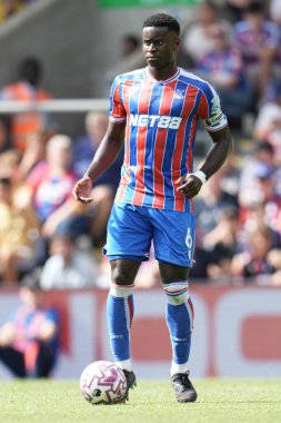 Kristal Saray 'dan Marc Guhi Premier Lig maçı sırasında top üzerinde. Crystal Palace, Nottingham Forest' a karşı. Selhurst Park, Londra, Birleşik Krallık, 24 Ağustos 2025