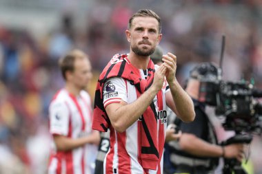 Brentford 'dan Jordan Henderson Premier League maçı sırasında Brentford, Aston Villa' ya karşı Gtech Community Stadyumu, Londra, 23 Ağustos 2025