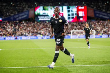 Chelsea 'den Moises Caicedo, 22 Ağustos 2025' te Londra 'daki Londra Stadyumu' nda oynanan Premier League maçında West Ham United ve Chelsea maçında 1-4 kazanma golünü kutluyor.