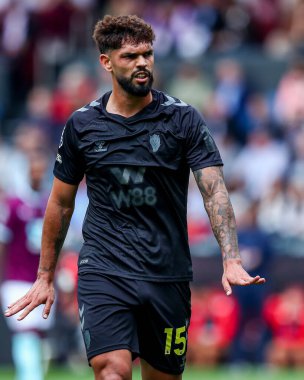 Sunderland 'dan Omar Alderete Premier Lig maçı sırasında Burnley, Sunderland' a karşı Turf Moor, Burnley, İngiltere, 23 Ağustos 2025