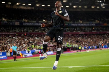 Chelsea 'den Moises Caicedo, 22 Ağustos 2025' te Londra 'daki Londra Stadyumu' nda oynanan Premier League maçında West Ham United ve Chelsea maçında 1-4 kazanma golünü kutluyor.
