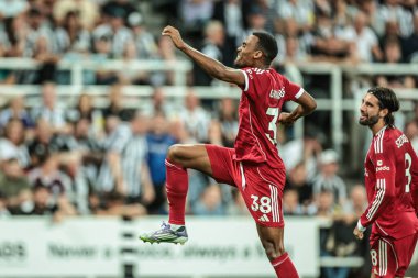 Liverpool 'dan Ryan Gravenberch, 25 Ağustos 2025' te St. James 's Park, Newcastle, İngiltere' de oynanan Premier League maçı Newcastle United-Liverpool maçında 0-1 kazanma hedefini kutluyor.