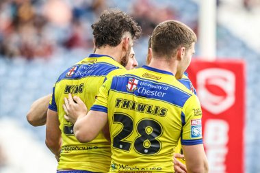 Warrington Wolves 'tan Toby King, 24 Ağustos 2025' te İngiltere 'nin Huddersfield Stadyumu' nda oynanan Betfred Süper Lig 23. Maçı 'nda Huddersfield Giants ve Warrington Wolves maçını kutluyor.