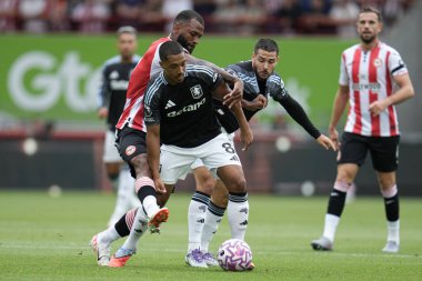 Premier Lig maçı sırasında Brentford, Aston Villa 'ya karşı Gtech Community Stadyumu, Londra, 23 Ağustos 2025