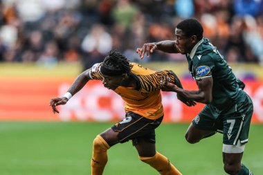 Hull City 'den Joel Ndala, Blackburn Rovers takımından Augustus Kargbo' nun 23 Ağustos 2025 'te MKM Stadyumu' nda oynanan Hull City - Blackburn Rovers maçında faul yaptı.