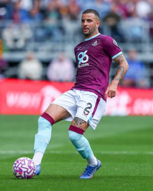 Burnley 'den Kyle Walker Premier Lig maçında pas veriyor Burnley, Sunderland' a karşı Turf Moor, Burnley, İngiltere, 23 Ağustos 2025