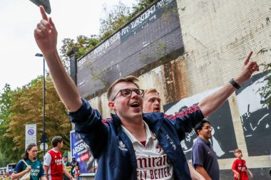 Taraftarlar, 23 Ağustos 2025 'te Birleşik Krallık' taki Emirates Stadyumu 'nda oynanan Premier League karşılaşması öncesinde Emirates Stadyumu' na geldiler.