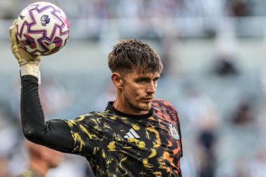 Newcastle 'dan Nick Pope maç öncesi ısınma oturumunda St.James' s Park, Newcastle 'da oynanan Newcastle United - Liverpool maçı sırasında, 25 Ağustos 2025