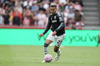 Aston Villa 'dan Morgan Rogers Premier Lig maçı sırasında Brentford-Aston Villa maçında Gtech Community Stadyumu, Londra, 23 Ağustos 2025