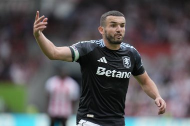 Aston Villa takımından JohnMcGinn Premier Lig maçında Brentford Aston Villa 'ya karşı Gtech Community Stadyumu, Londra, 23 Ağustos 2025