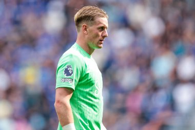 Everton 'dan Jordan Pickford, İngiltere' nin Liverpool şehrindeki Hill Dickinson Stadyumu 'nda oynanan Everton-Brighton ve Hove Albion Premier Lig maçına bakıyor.